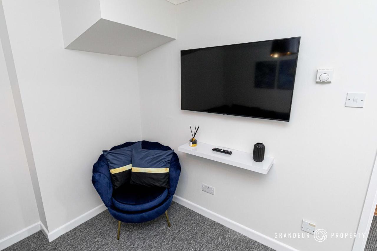 Stunning & Classy 2Bed House, Poole, Parking Kültér fotó