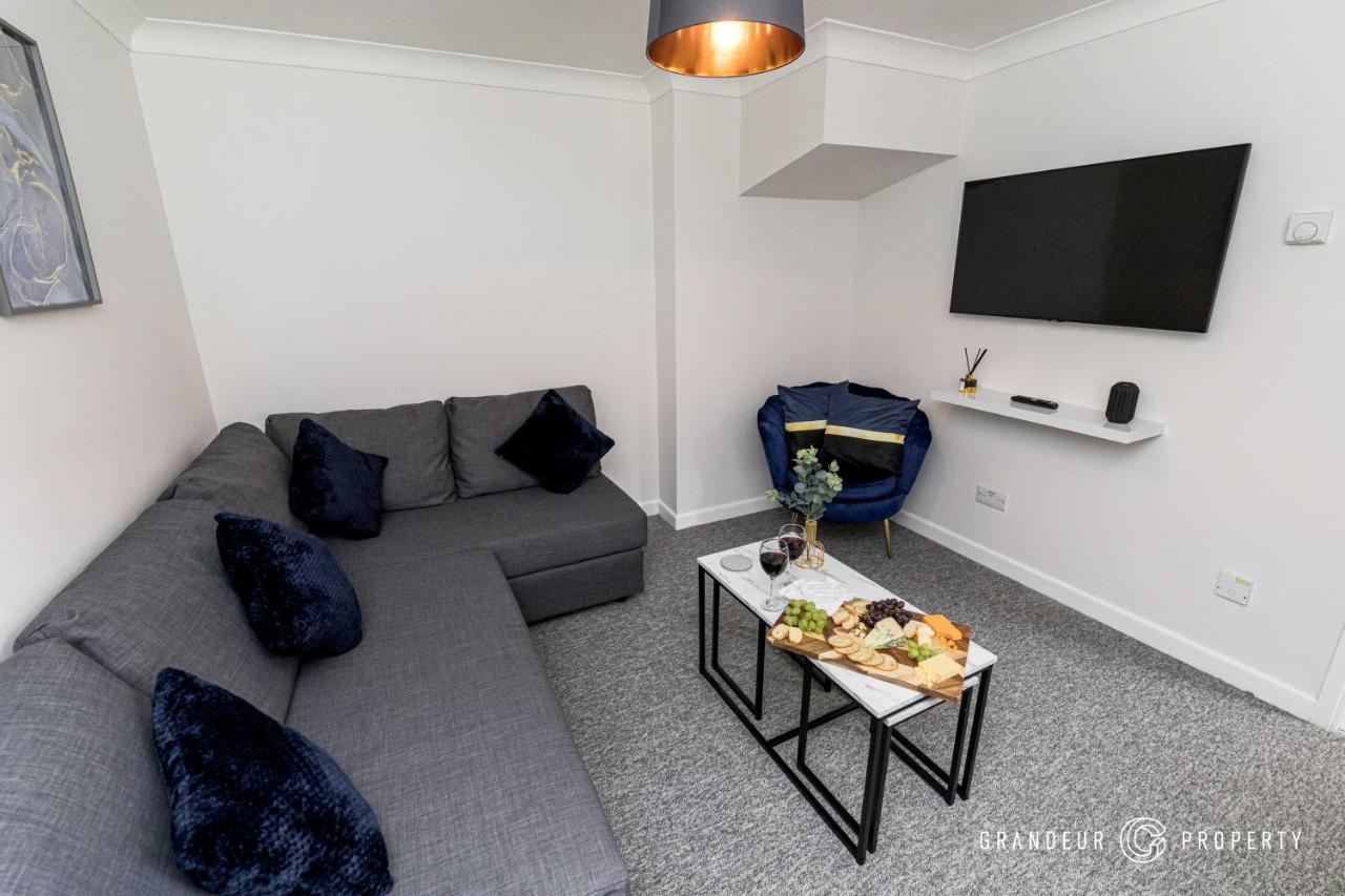 Stunning & Classy 2Bed House, Poole, Parking Kültér fotó