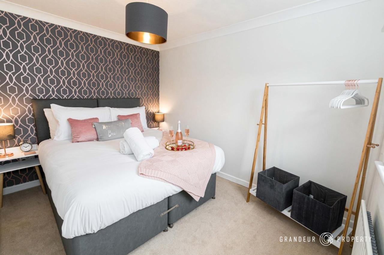Stunning & Classy 2Bed House, Poole, Parking Kültér fotó